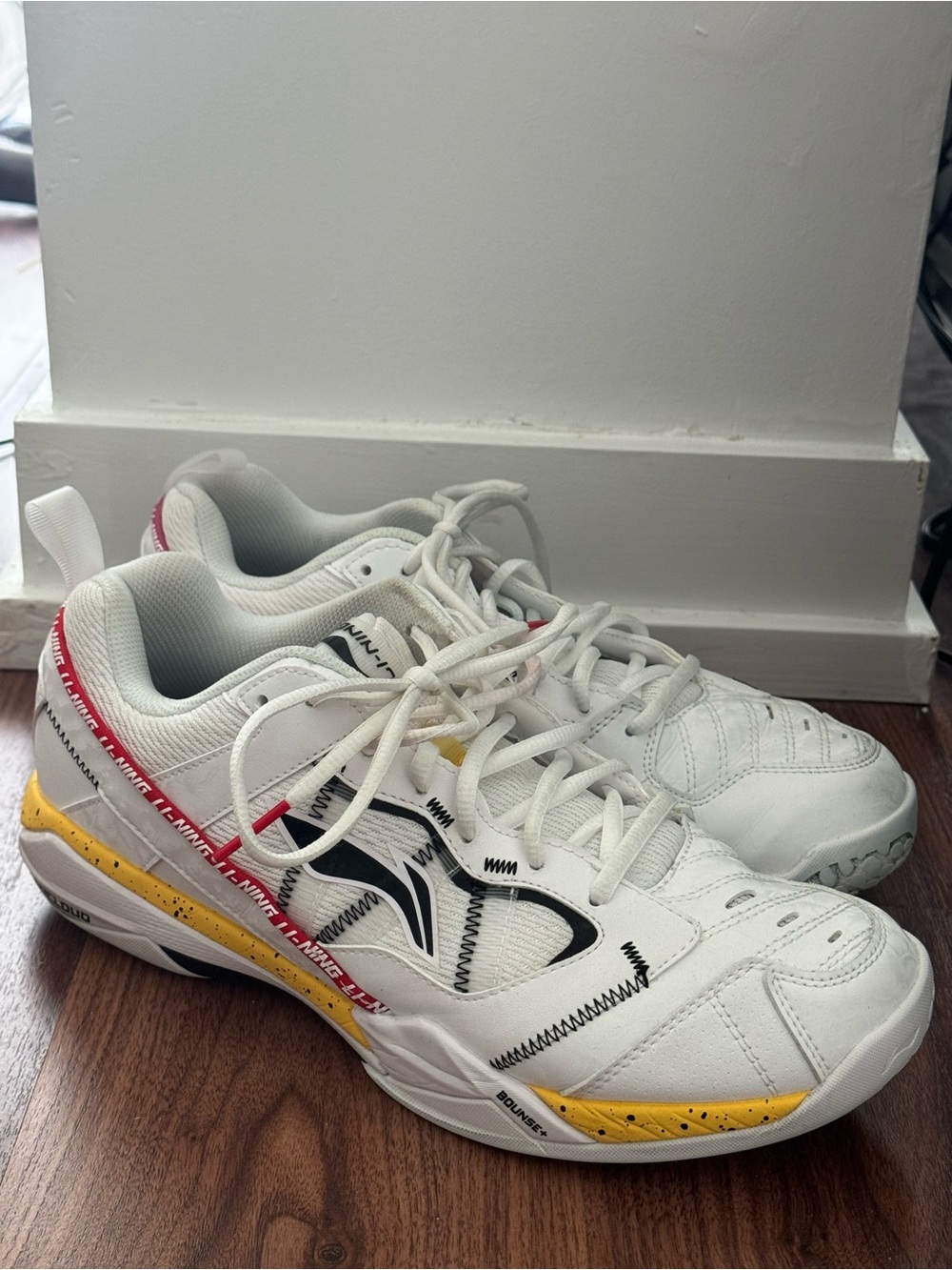 LiNing Men’s Ace Badminton Court Shoes - Size US 10.5 - White / Colourful